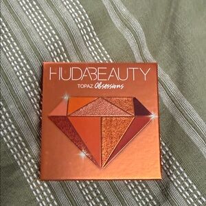 HUDA BEAUTY Topaz Obsessions Eyeshadow Palette - Orange and Gold